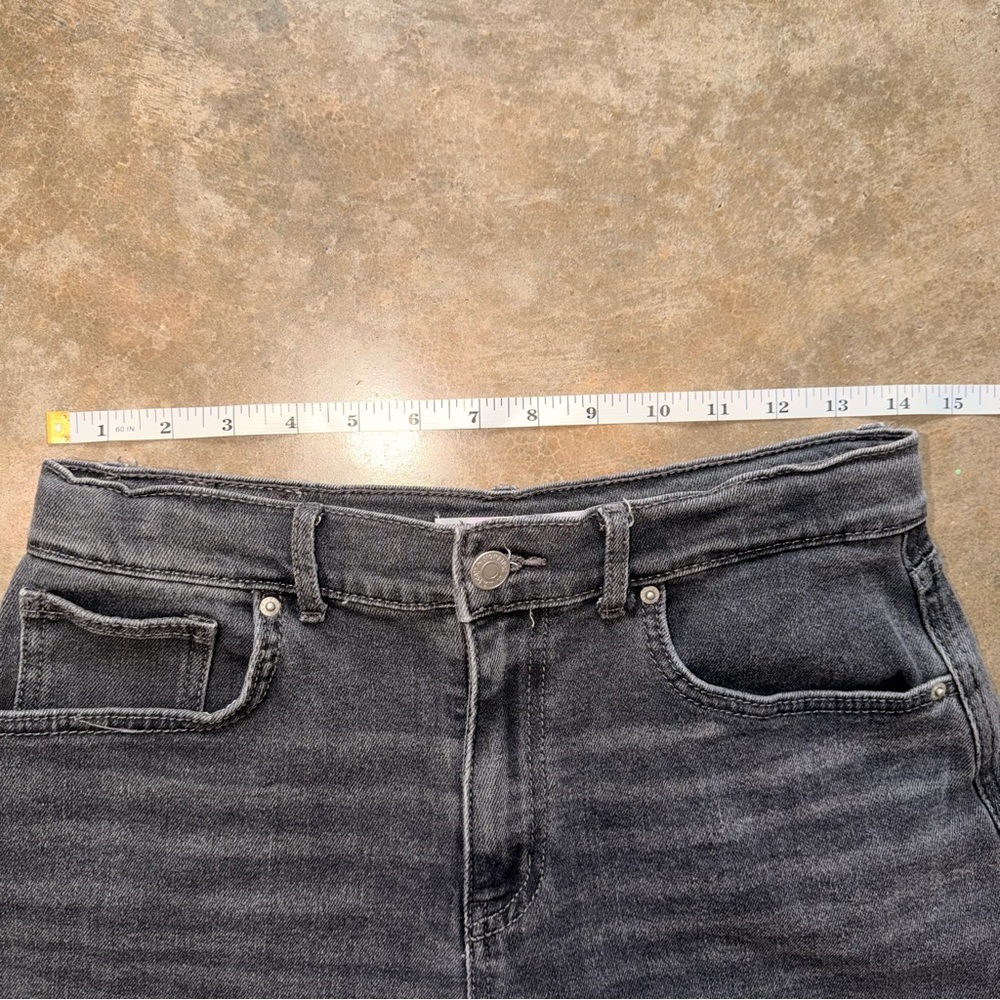 Levi’s - Women’s Black Denim Shorts High Rise Rolled Hem - Size 28 - Picture 5 of 9